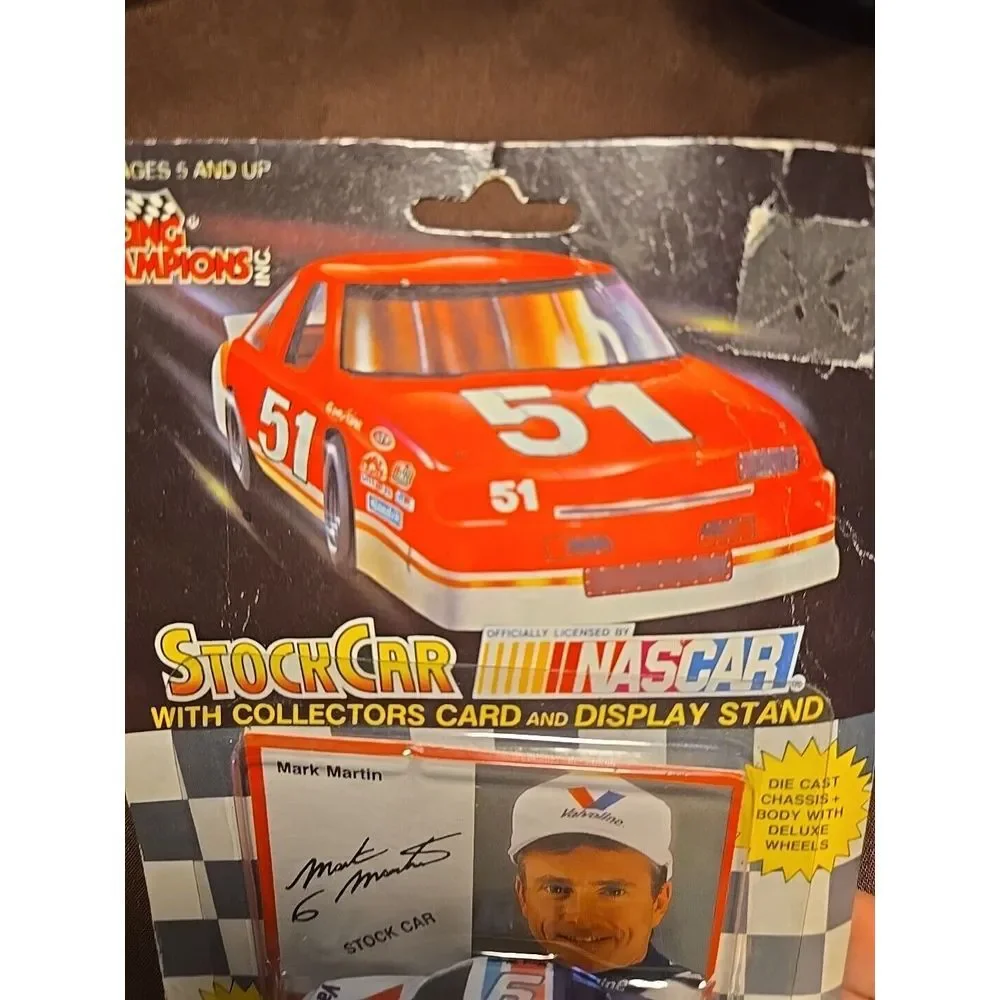 Mark Martin Valvoline #6 Stock Car with Card And Display Stand 1:64 NEW‎